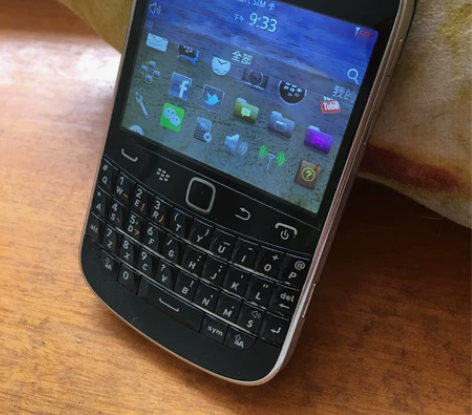 闲置黑莓手机 型号9900，成色如图，功能...