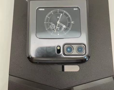 摩托罗拉moto razr 2022 无缝...