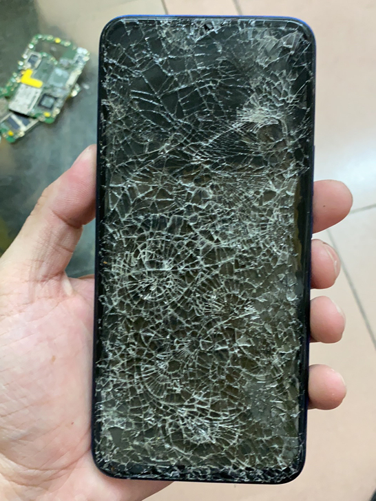 华为Nova8se 尸体机 成色如图，有需...