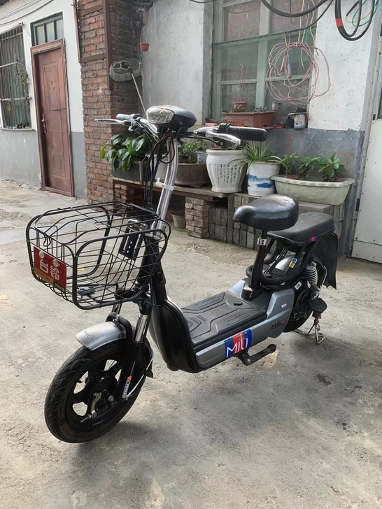 台铃电动车48付12安电瓶续航二三十公里以...