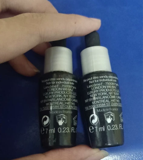 兰蔻小黑瓶，2个7ml精华，我忘记明年几月...