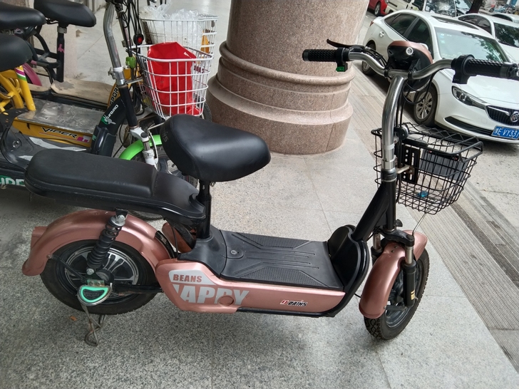 二手，奥斯 电动车 八九成新，600元，带...