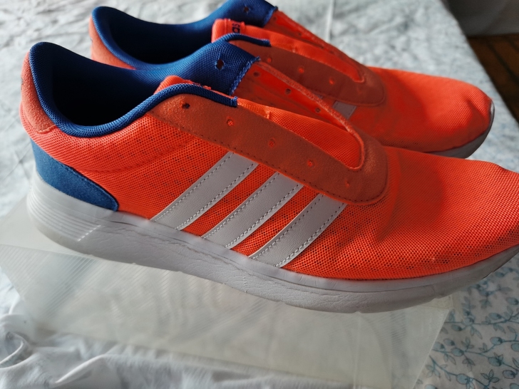 帅哥的运动鞋 ，低价出售 ，都刷干净了