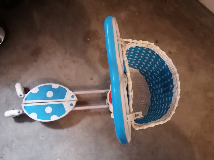 小孩子甲壳虫滑板车,孩子大了不玩了,闲置二...