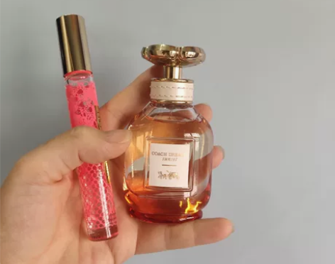 无盒基本全新寇驰香水40ml+7ml滚珠。...