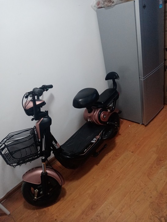 二手小鸟电动车，电池是四十八付的，骑的少，...