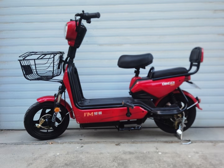 九成新电动车一辆，带保修质量杠杠滴，需要的...