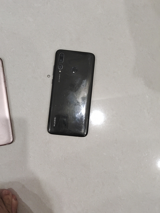 华为9S手机，开机屏坏