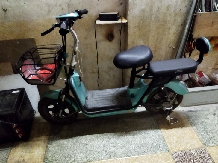 闲置小刀电动车几乎全新，有需要的联系我