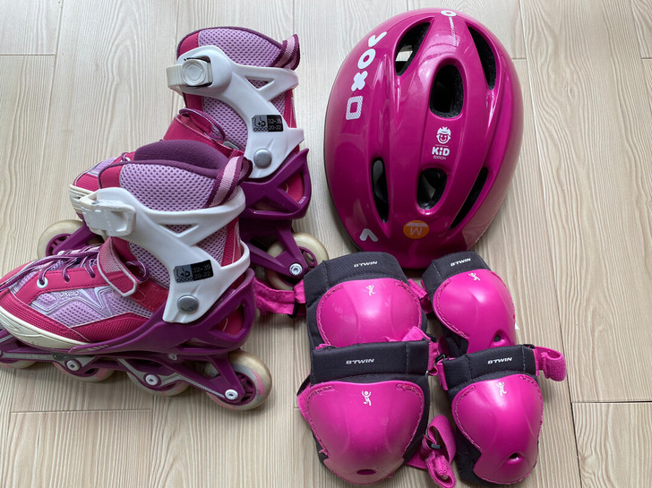 迪卡农女童轮滑套装,九成新,图片为实物,鞋...