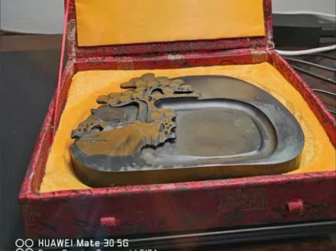 本人收藏的砚台 迎客松歙砚  老坑原石金星...