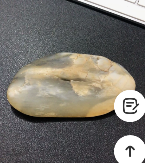 和田玉原石,青花籽料原石,100多克,一面...