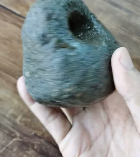 青石小小石权 尺寸及品相如图所示 可作茶宠...