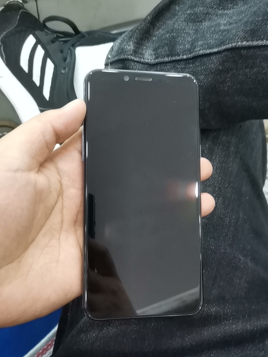 三星a6s原装没拆修。屏幕没划痕,边框掉漆...