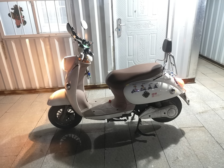绿源电动车，刚换的铅酸60电瓶，电瓶是全新...
