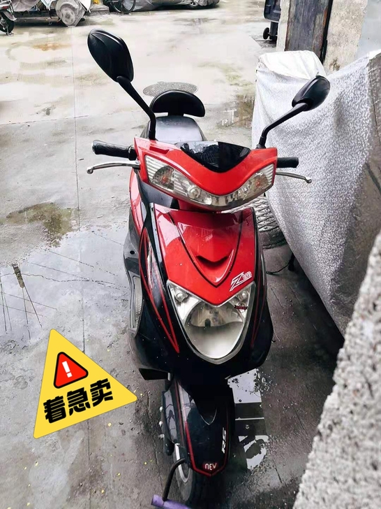 台铃玲战经典款黑红色，可装60/20的大电...