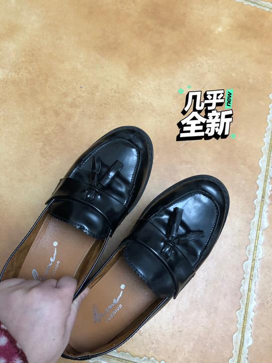 黑色流苏单鞋女2020新款,低跟粗跟漆皮女...
