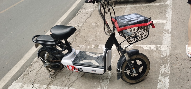 台铃电动车,证件齐全没有上牌,车况良好8成新
