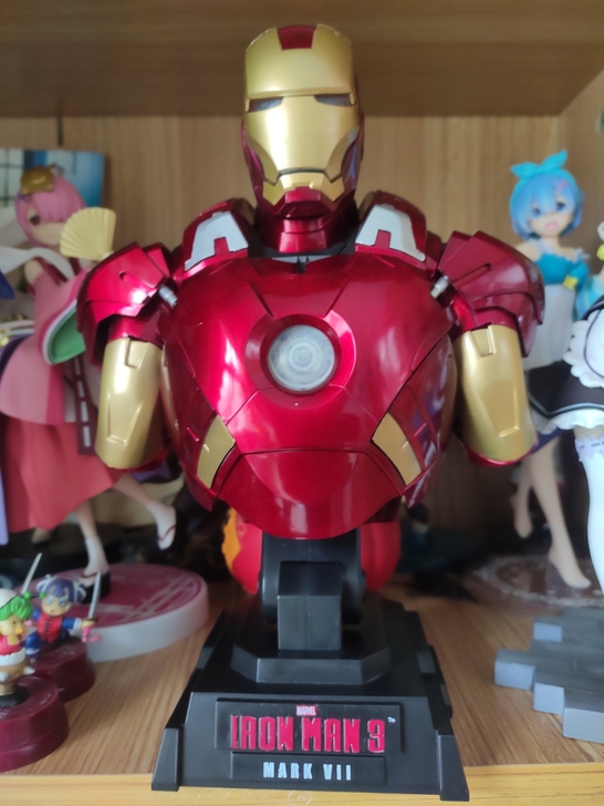 钢铁侠手办漫威手办可发光太大了没地方放不想...