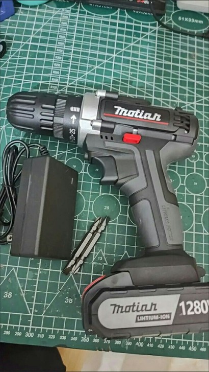 牧田款手电钻给师傅买的电钻，多出了2个，闲...