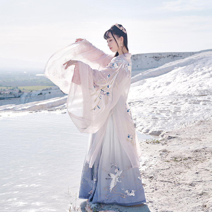 十三余千山鹭鸶大袖