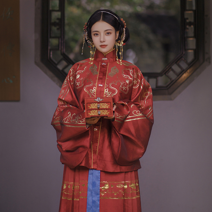 她说冬款汉服女款明制，