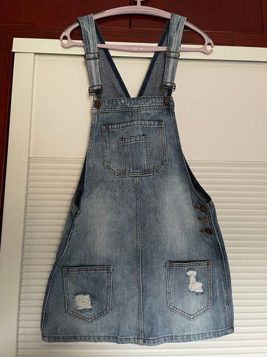 背带裙牛仔，学生很好，很新，9层