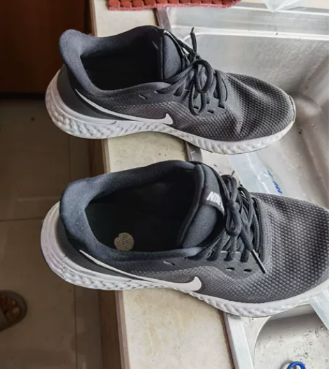 闲置41码耐克运动鞋 感兴趣的话点“我想要...