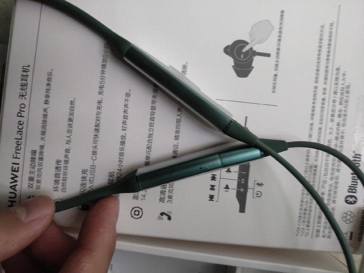 四月底去华为专卖店看手机，被店员推销的试了...