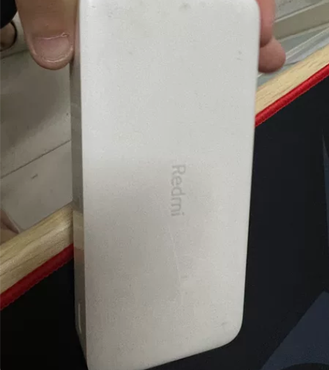 红米2w毫安充电宝 自用的 苹果用不了这个...