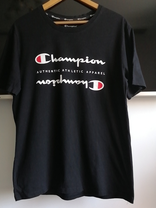 Champion品牌男T- shirt几乎...
