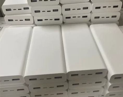 低价出白色9成新小米移动电源3 20000...