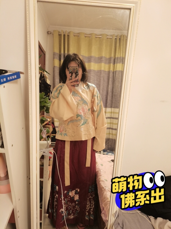 钟灵记家的凤来仪,没怎么穿过,不喜欢这种形...