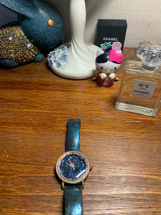手表,表带如图,表盘特别闪,买的时候是因为...