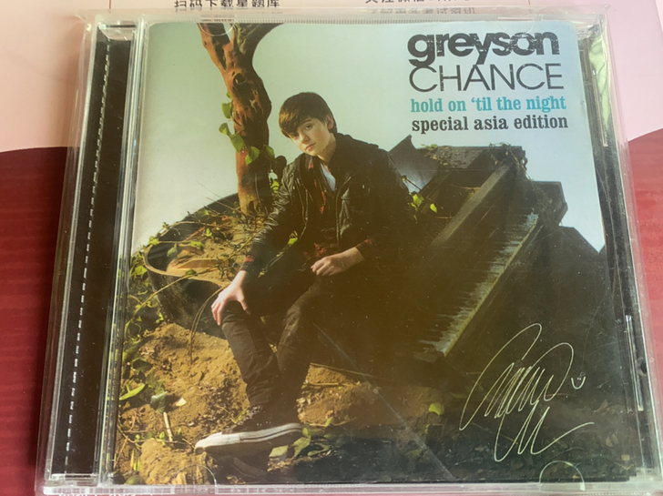 greyson chance hold o...