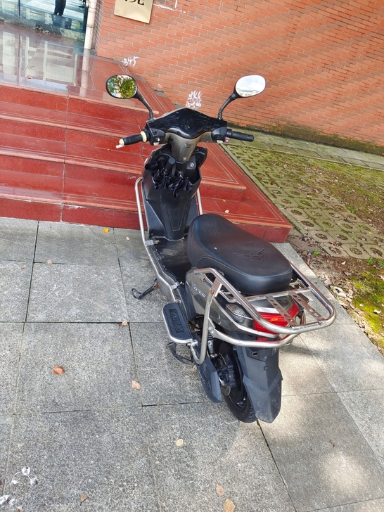 台铃电动车,前后双碟刹,不墨迹,直接来看车...