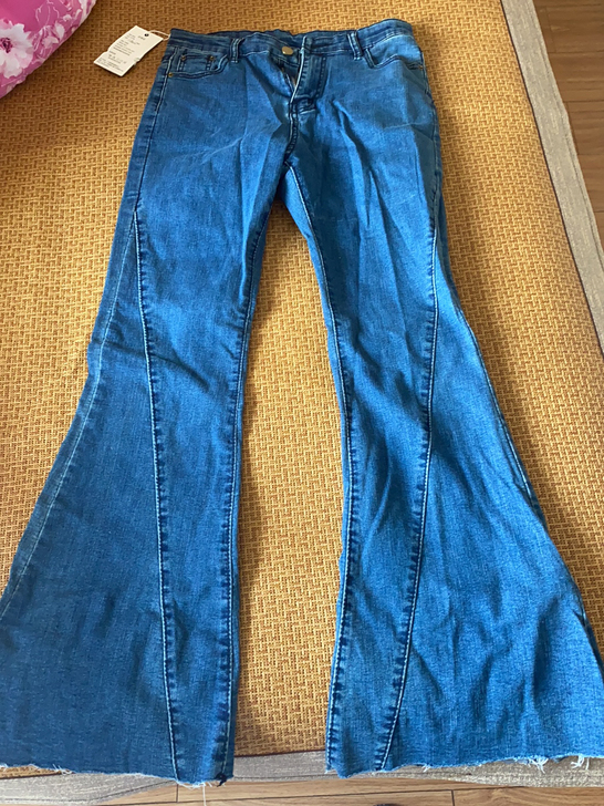 全新l喇叭牛仔裤