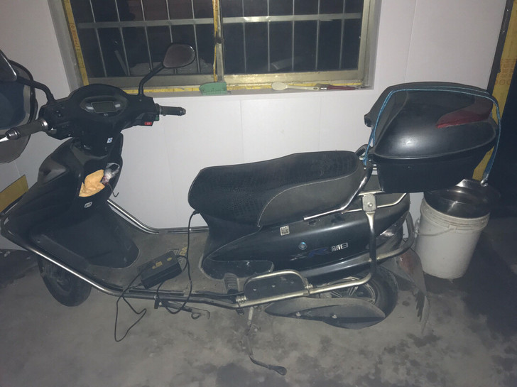 新日电动车，家里老人买的，我嫌样子太丑，几...