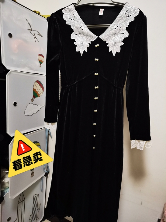 黑色修身高腰金丝绒连衣裙