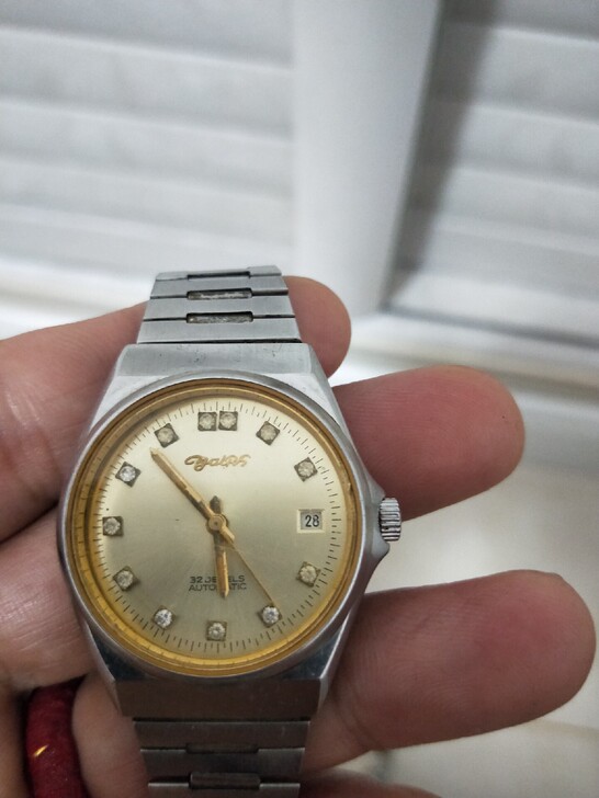 一块雅士手表，把头和后盖不是原来的，走时不...