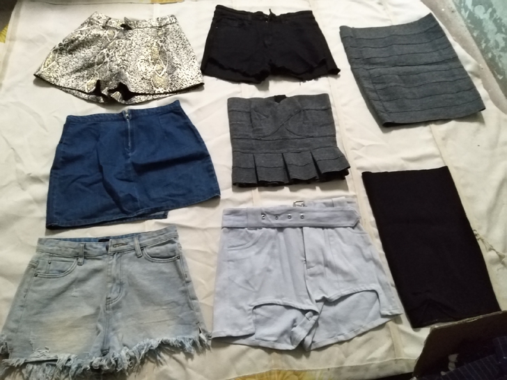 牛仔短裤，都在店里买的，质量都好很，装修房...