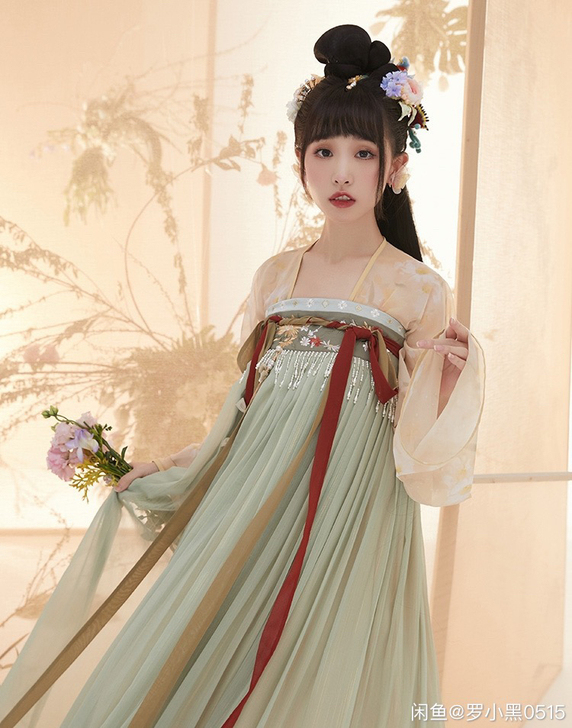 【十三余 小豆蔻儿】[春归] 刺绣对襟上衫...