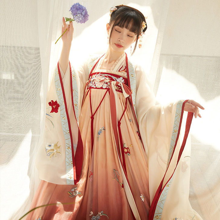 【十三余 小豆蔻儿】[玉露酥山] 绣花广袖...