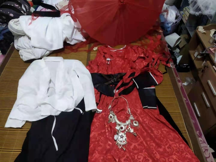 花城大全套 假发超炸要的话送 送小饰品 送伞