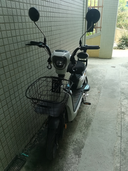 20年10月份买的,五个电瓶,电动自行车,...