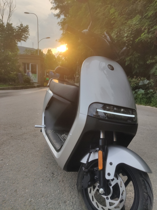 九号e125电动车 此车无磕碰无摔，专卖店...