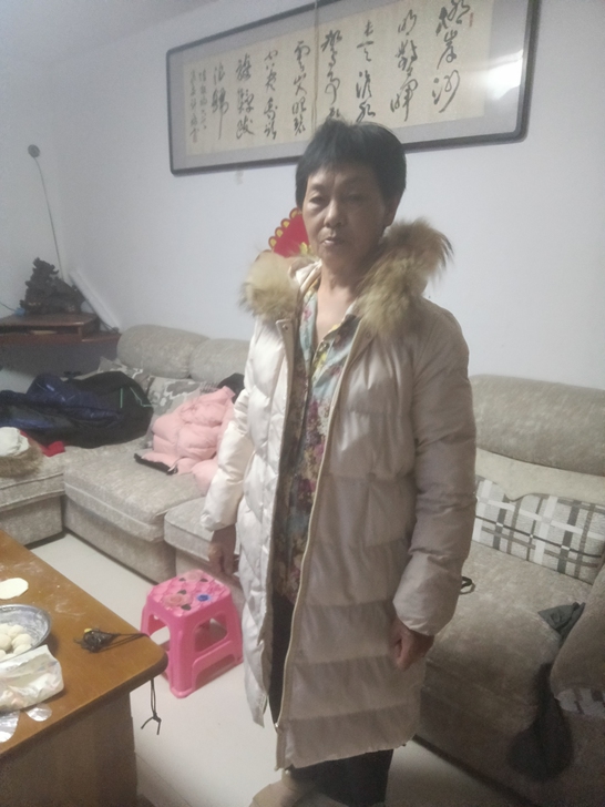 长款棉衣。买回来就穿了几次。原价120现价...