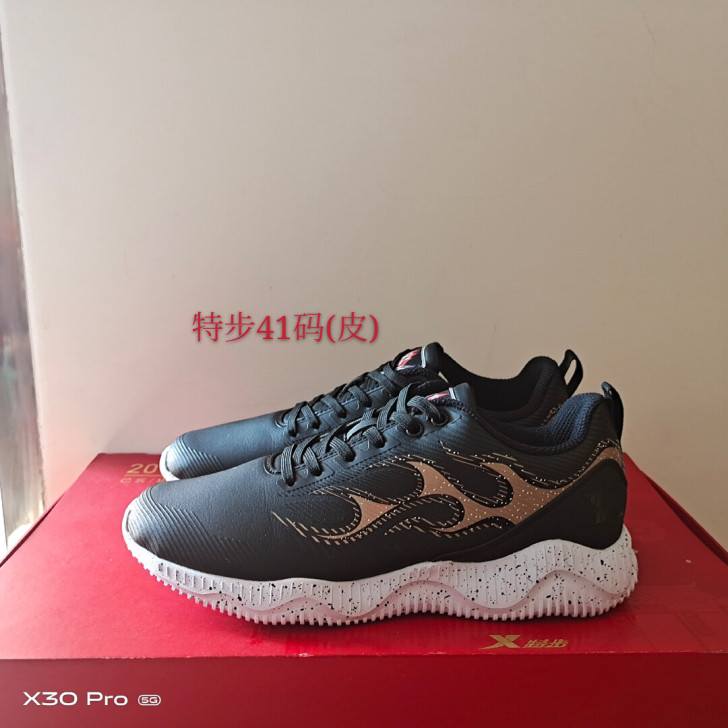 88包邮 正品特步皮面运动鞋全新正品运动鞋...