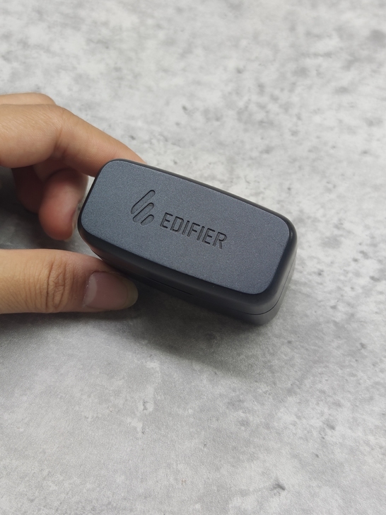 漫步者 TWS5耳机充电仓有磨损如图 耳机...