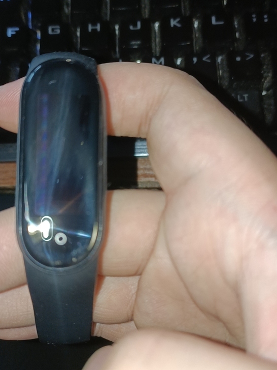 小米手环5,屏幕略刮,充电器都在,到付